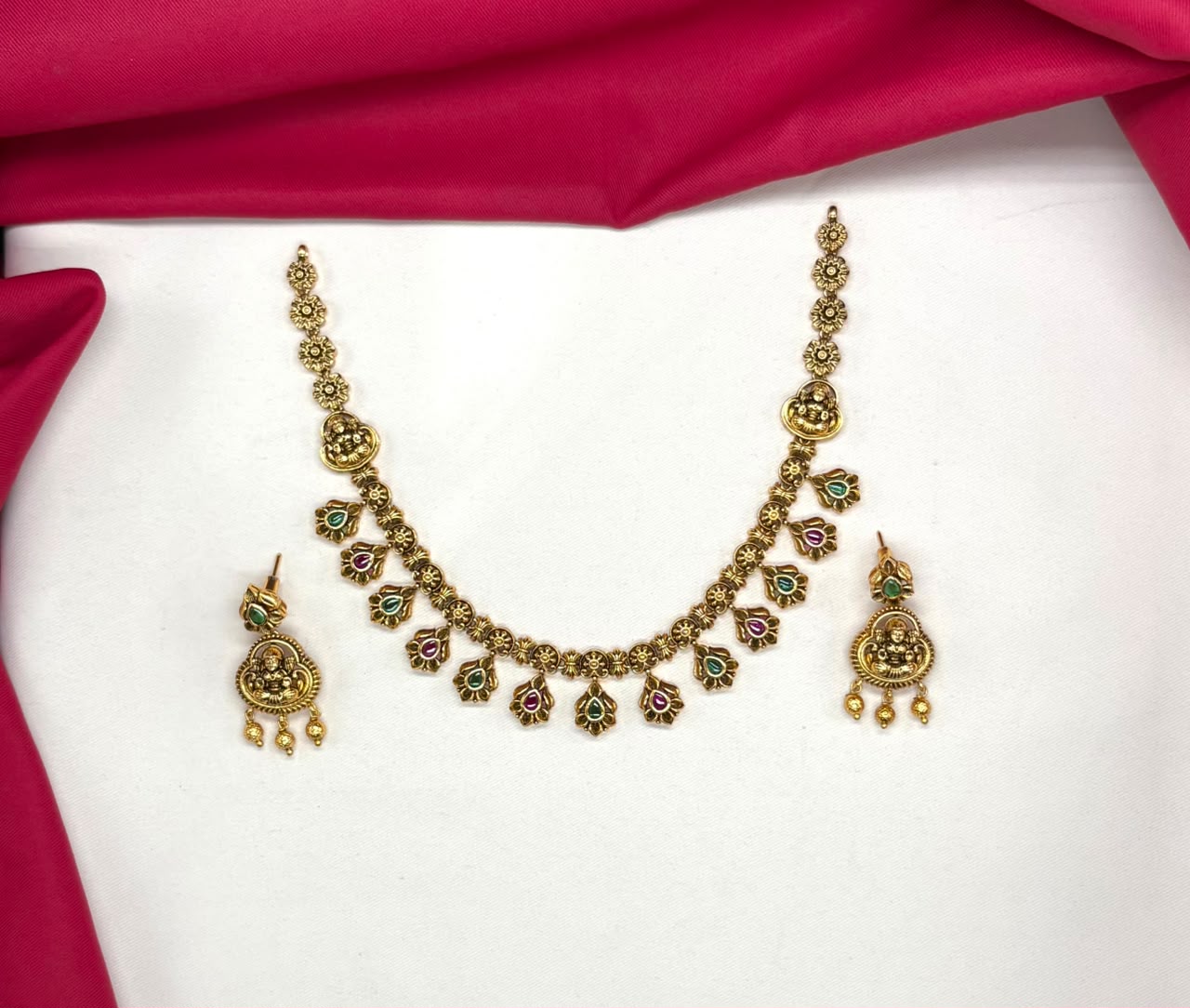 Premium Nakshi finishing flower design with Beautiful Short Necklace