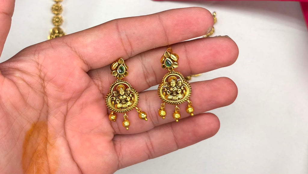 Premium Nakshi finishing flower design with Beautiful Short Necklace