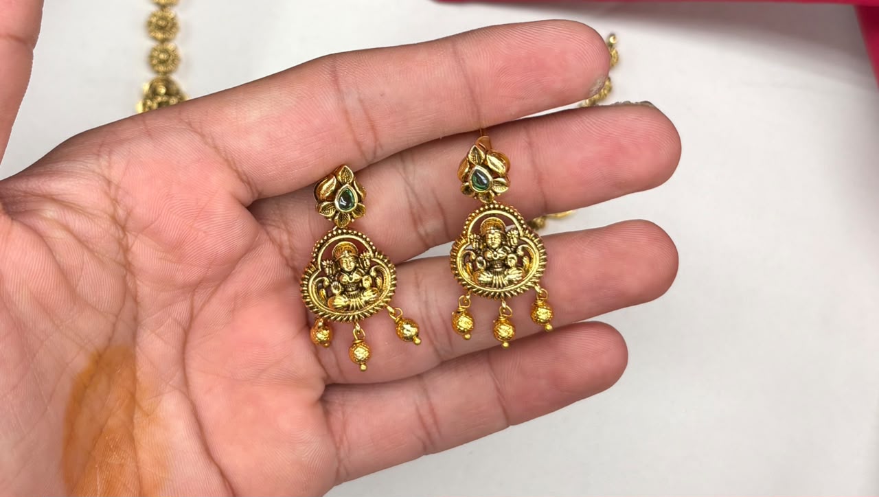 Premium Nakshi finishing flower design with Beautiful Short Necklace