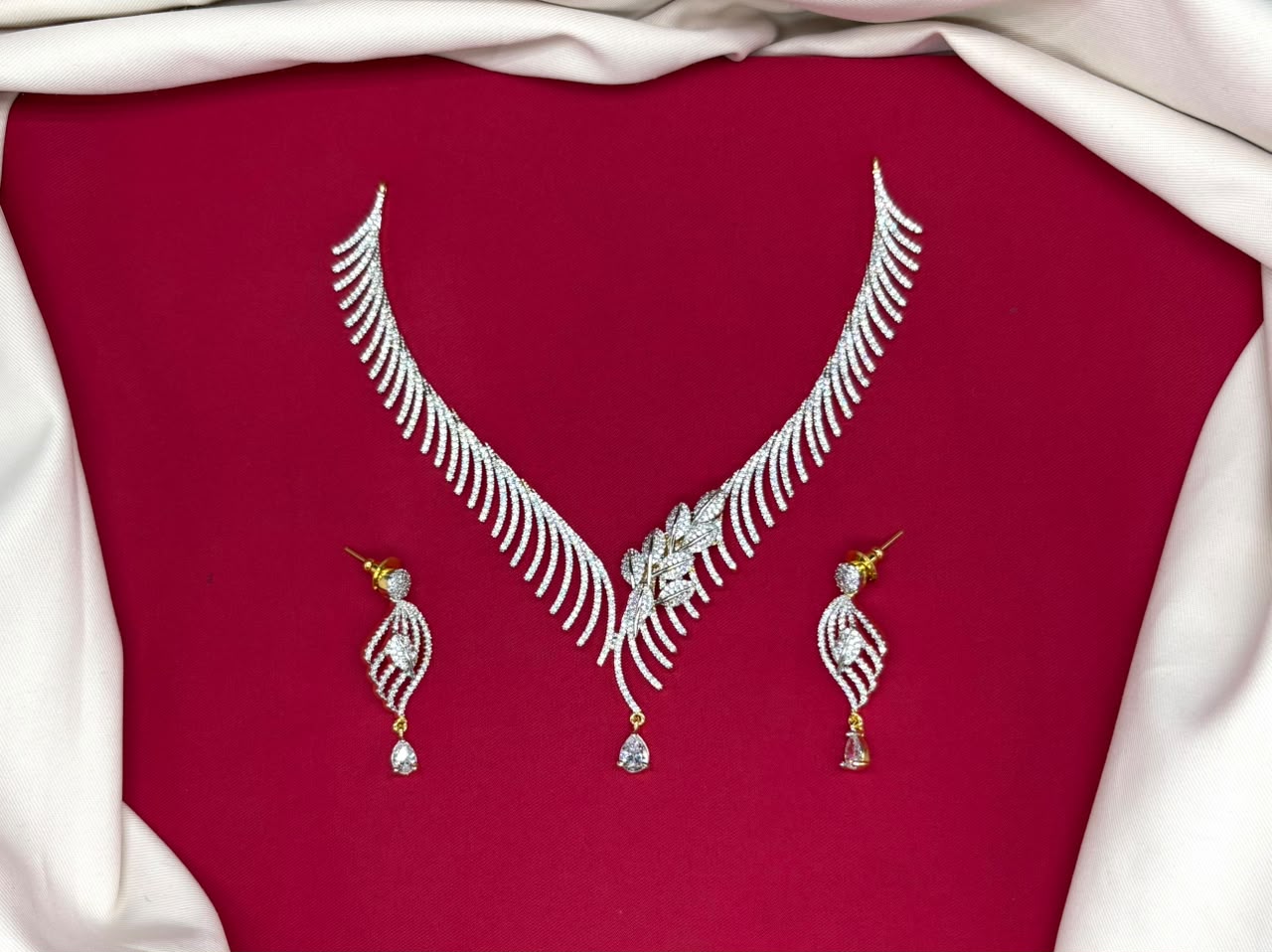 G.J finishing features rhodium-plated with White drop stones cubic zirconia short Necklace