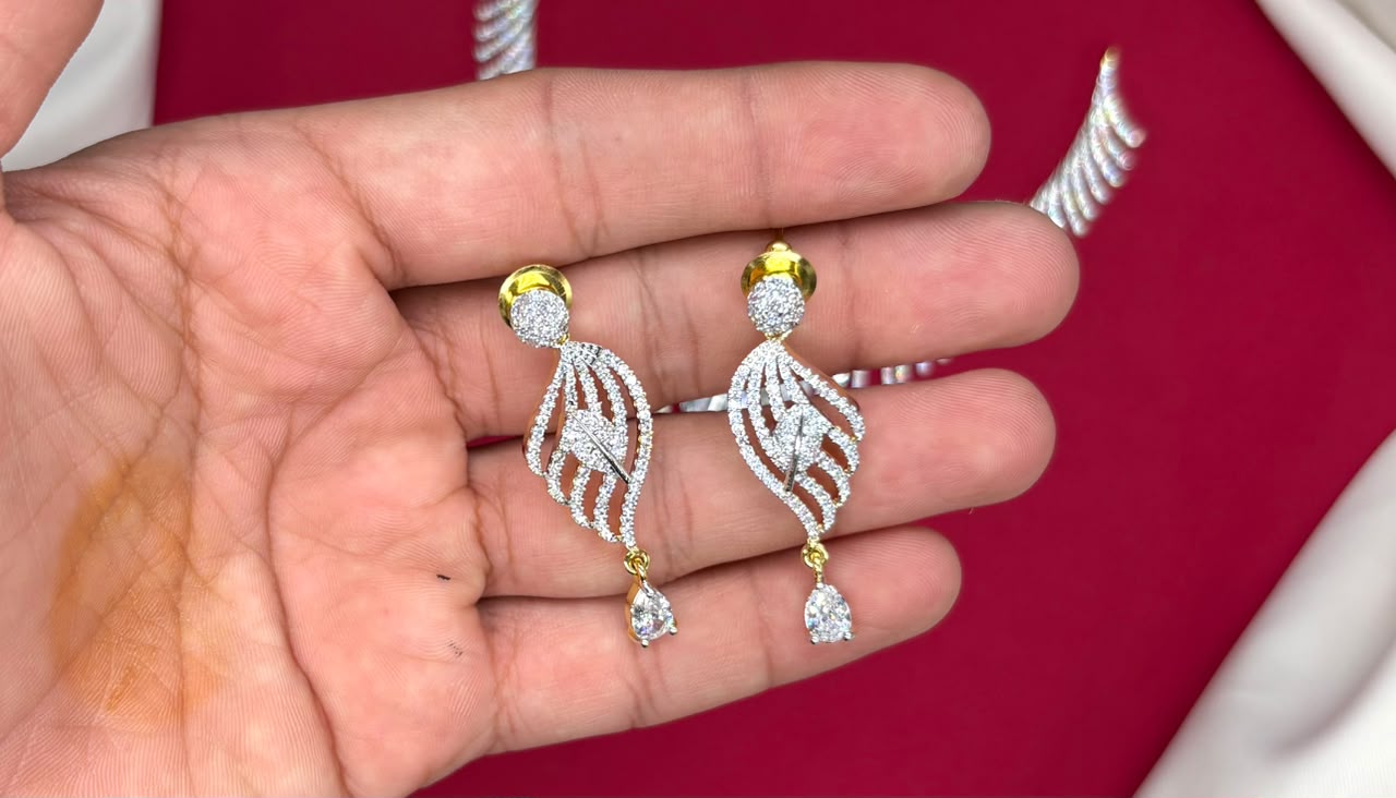 G.J finishing features rhodium-plated with White drop stones cubic zirconia short Necklace