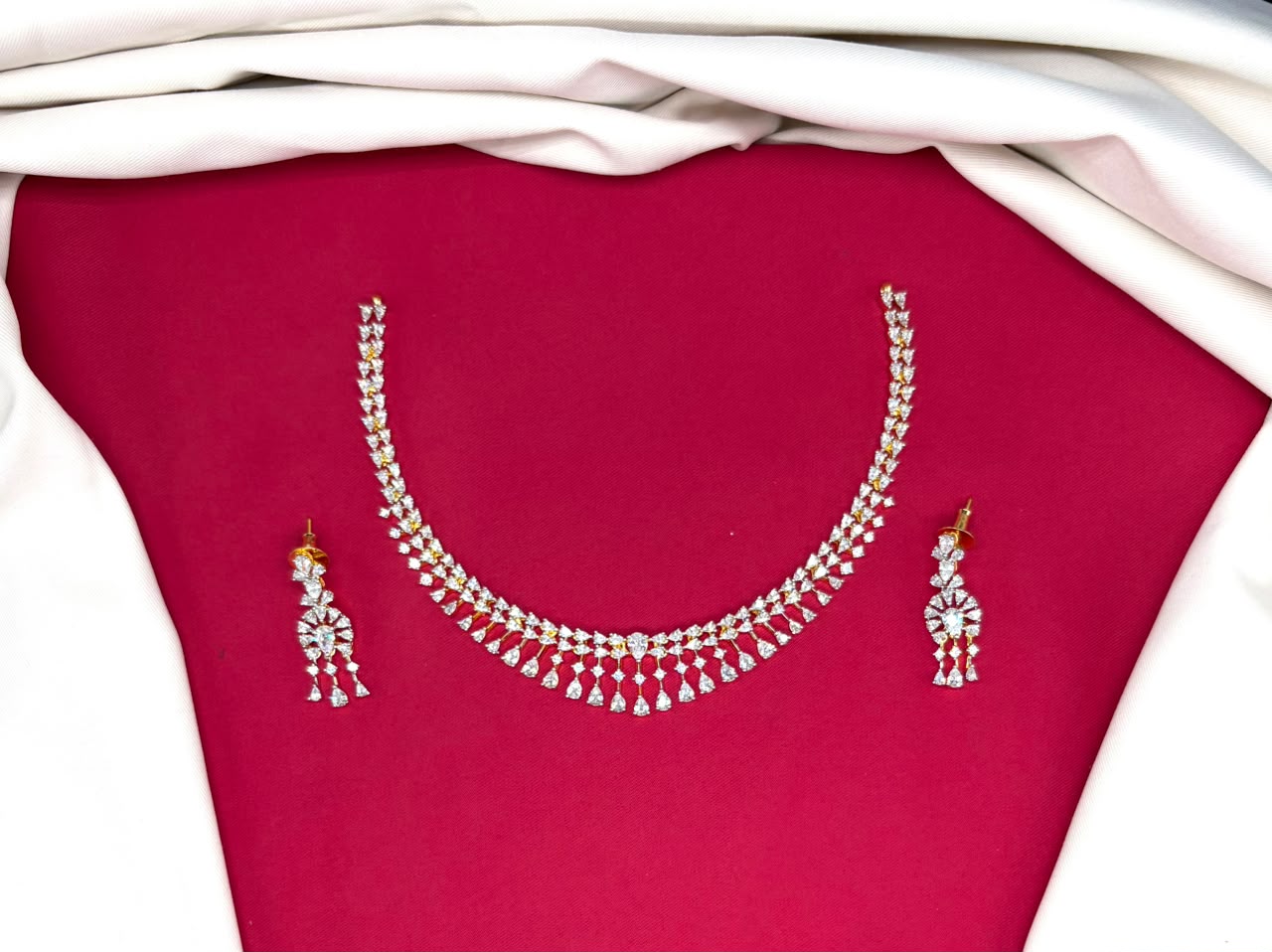 G.J finishing zircon rhodium White Zircon short Necklace