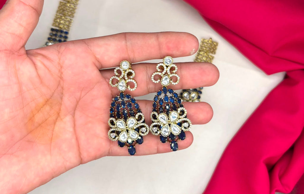 Victorian finish construction adorned with blue stones and floral-shaped white crystals Necklace