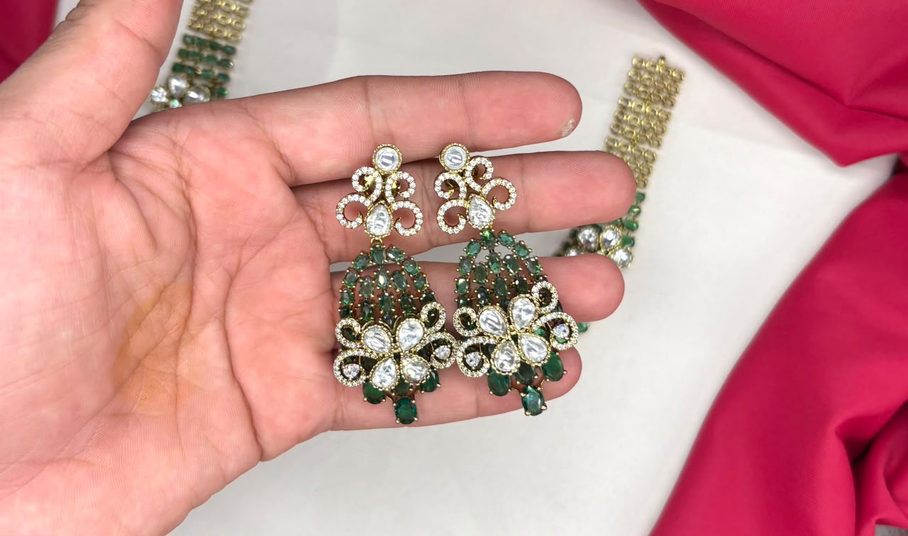Victorian finish construction adorned with Green stones and floral-shaped white crystals Necklace
