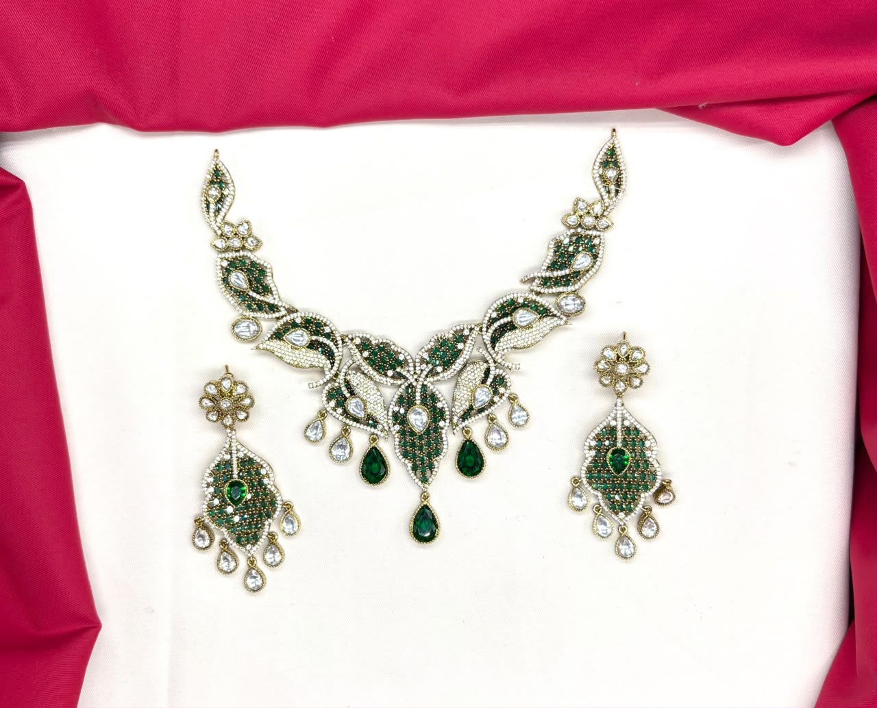 Premium Victorian AD kundan with small Green uncut diamond cubic zirconia Short Necklace