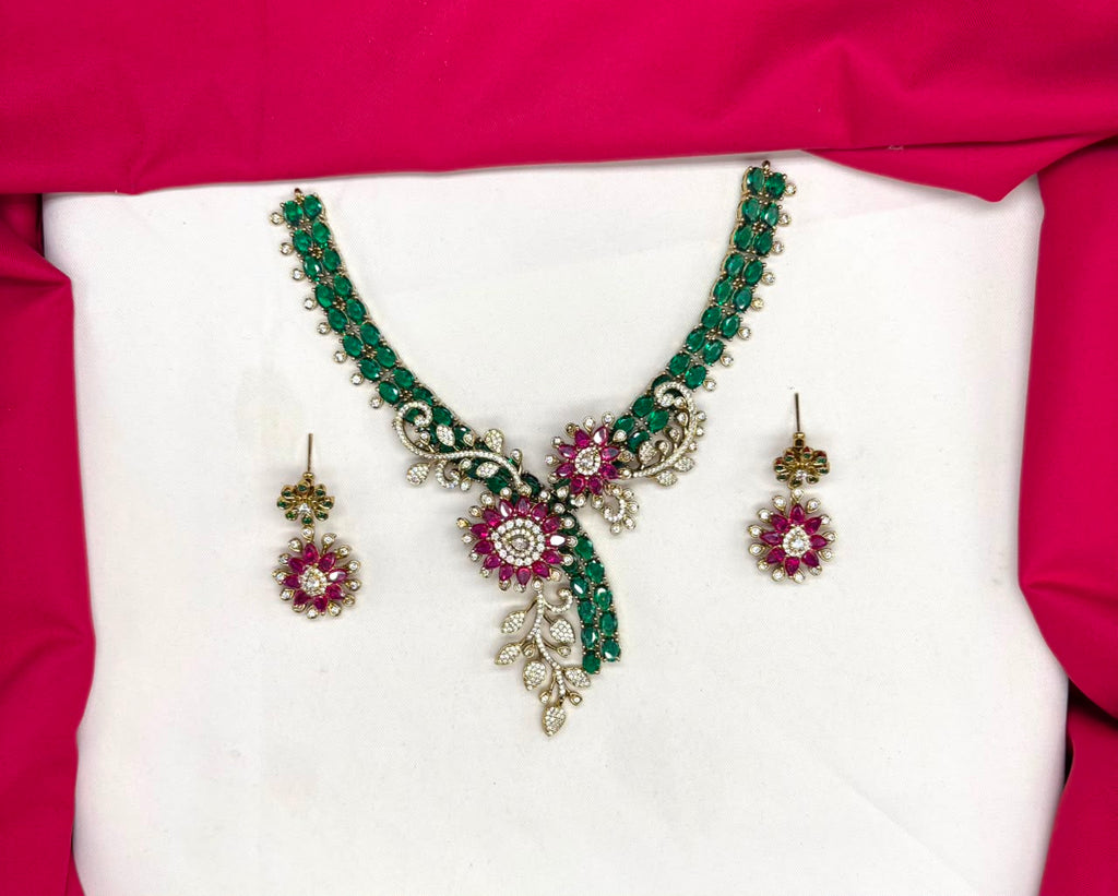 Premium Emerald Green Uncut Diamonds With Floral Design Short Necklace