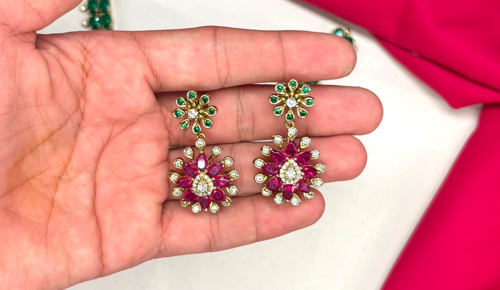 Premium Emerald Green Uncut Diamonds With Floral Design Short Necklace