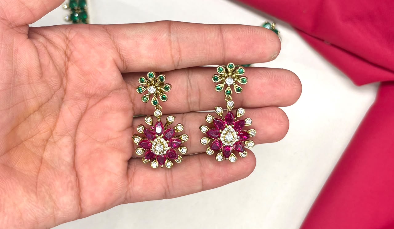 Premium Emerald Green Uncut Diamonds With Floral Design Short Necklace