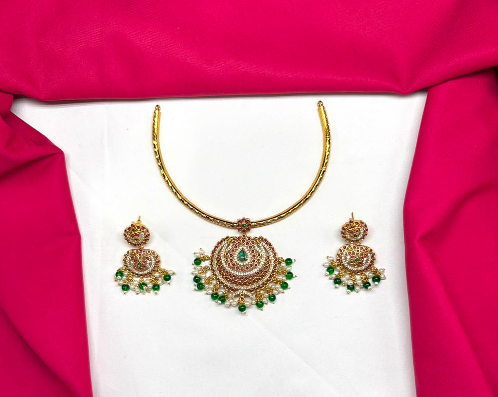 matte finishing floral design uncut diamonds green beads Kanti Necklace