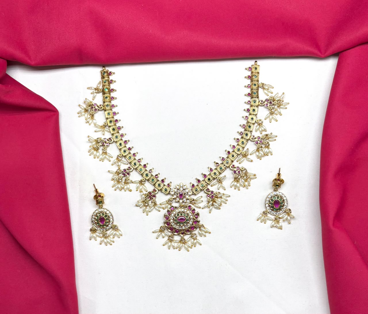 Matte finishing kempu stones with Rice pearls Short Neck;lace