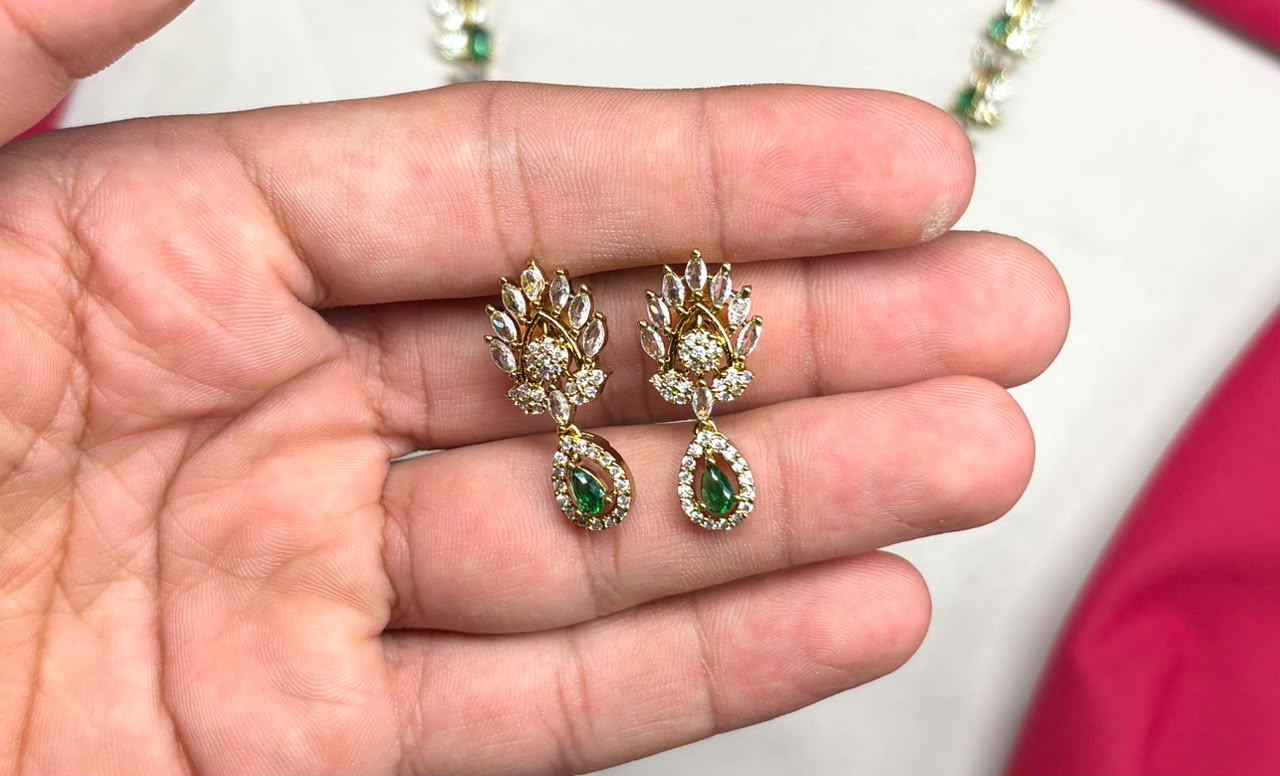 Victorian finishing American stones with Green stones Short Necklace