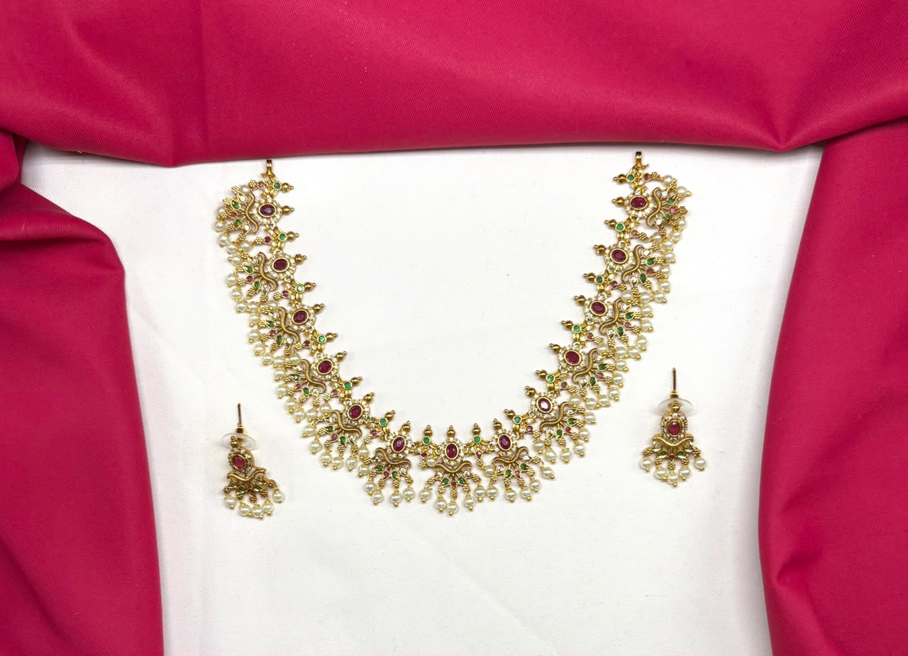 matte finishing multi colours stones with pearls short Necklace