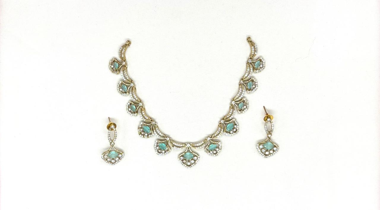 Victorian Mint-Green -Stone Short Necklace