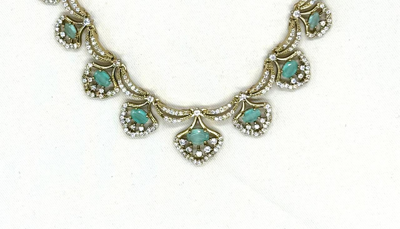 Victorian Mint-Green -Stone Short Necklace