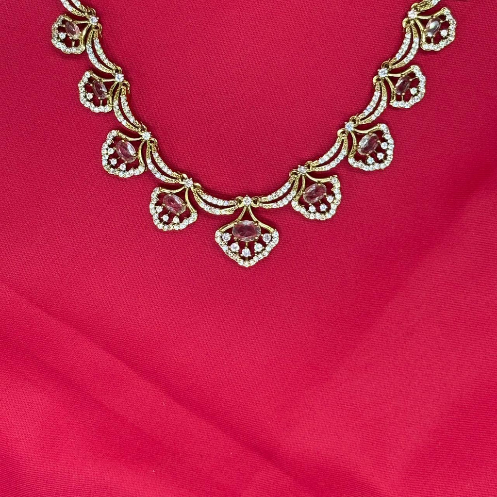 Victorian White -Stone Short Necklace