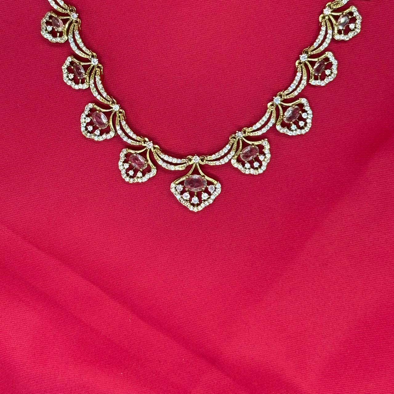 Victorian White -Stone Short Necklace