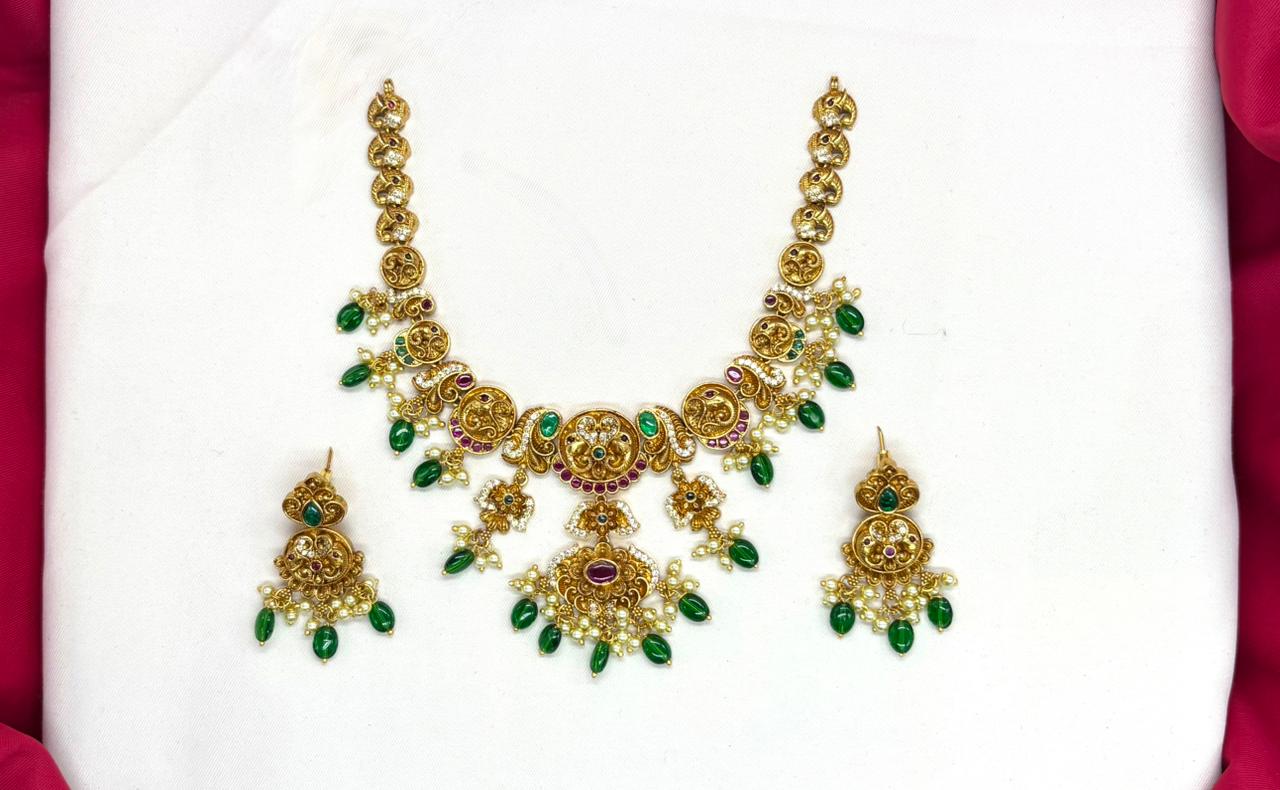 Classic antique finish adorned green stones short Necklace