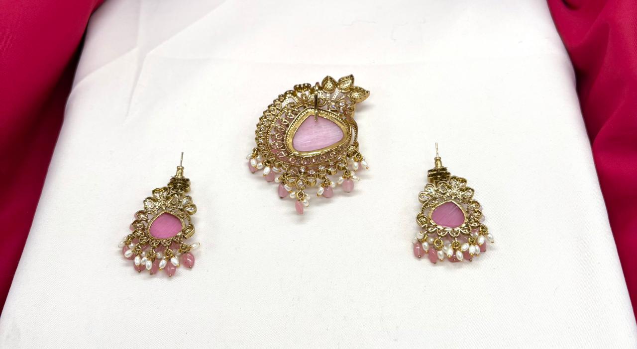 Victorian finishing with Pink stone Flower designed Locket