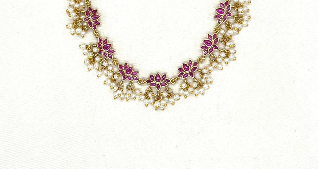 Elegant Lotus prarl Short Necklace