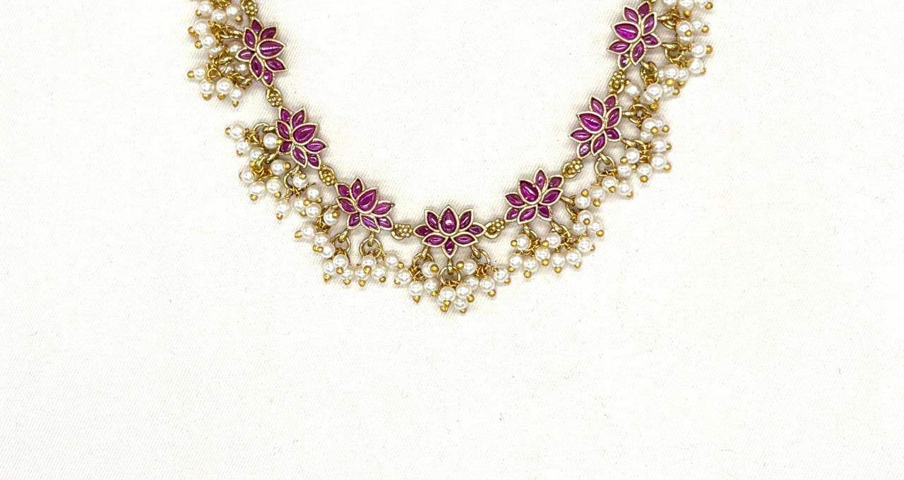 Elegant Lotus prarl Short Necklace
