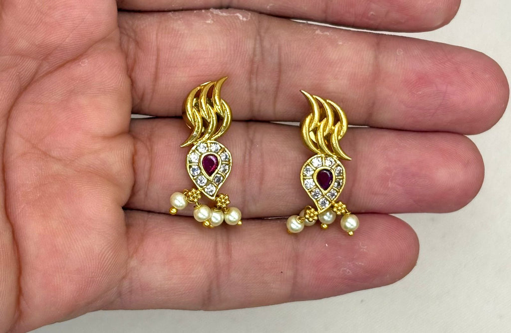 matte finishing pink stones with white pearls Jalebi Short Necklace
