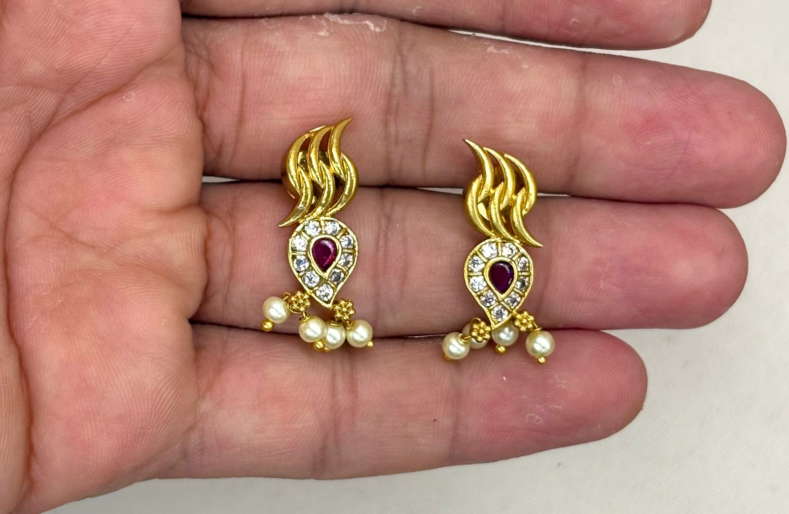 matte finishing pink stones with white pearls Jalebi Short Necklace