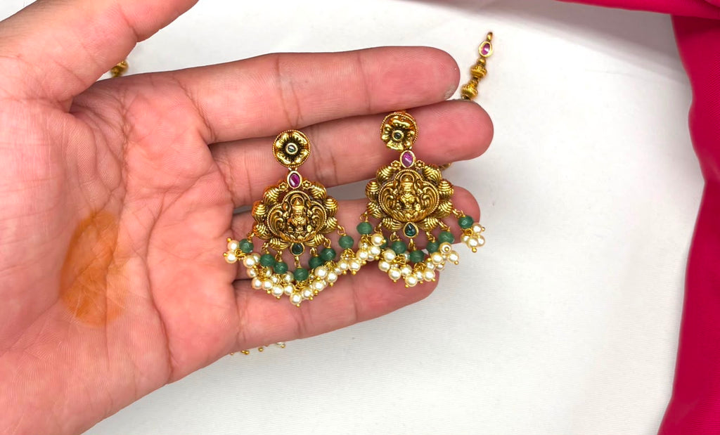 Nakshi finishing lord Lakshmi design Green stones Short Necklace