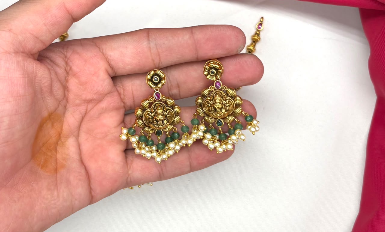 Nakshi finishing lord Lakshmi design Green stones Short Necklace