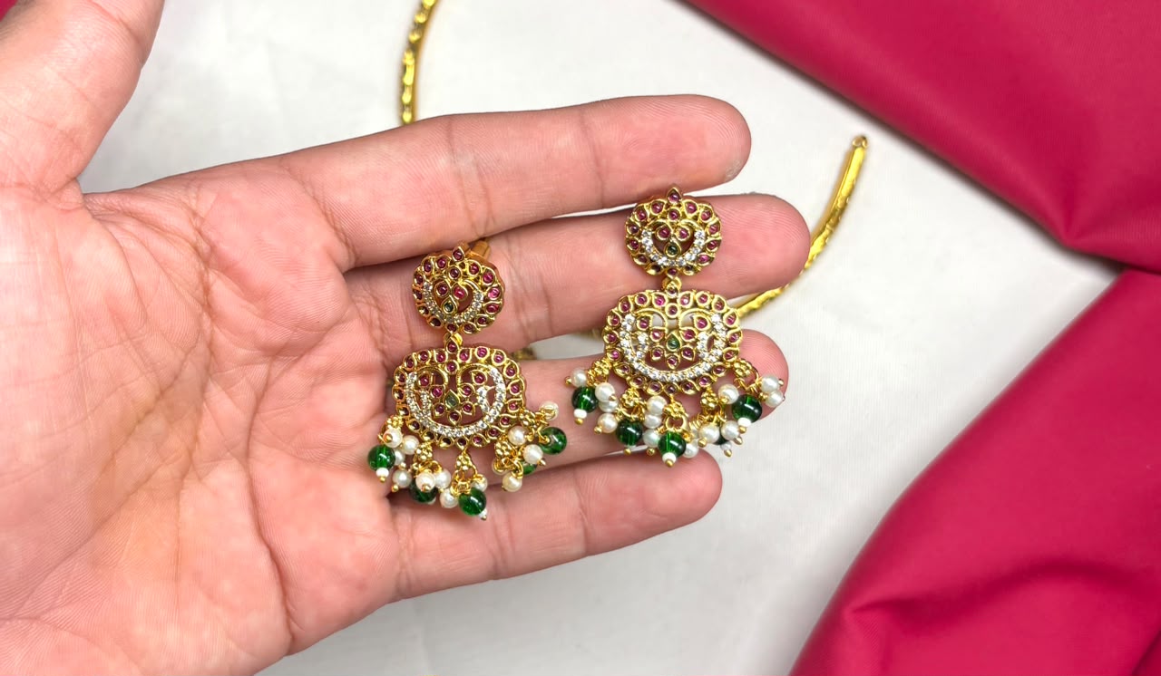 matte finishing floral design uncut diamonds green beads Kanti Necklace