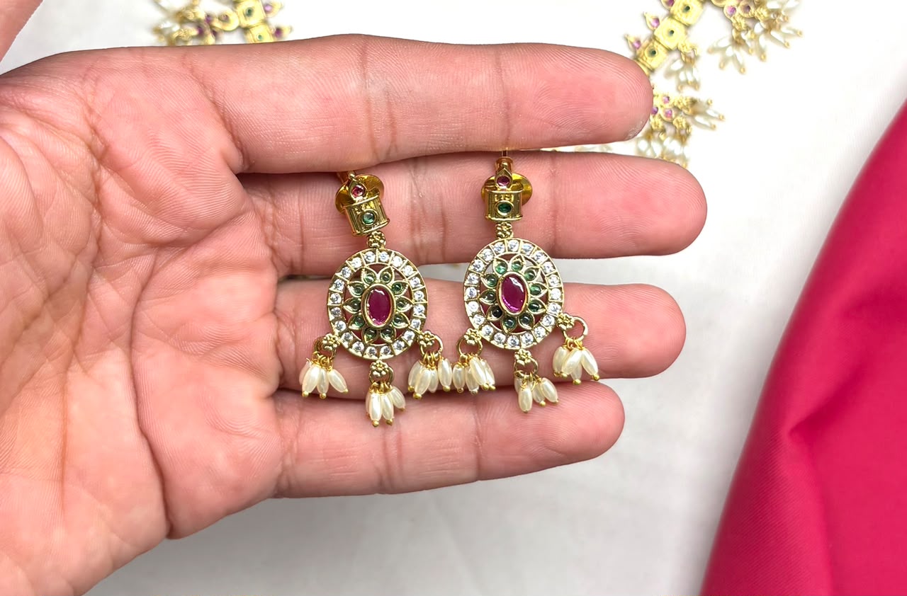 Matte finishing kempu stones with Rice pearls Short Neck;lace