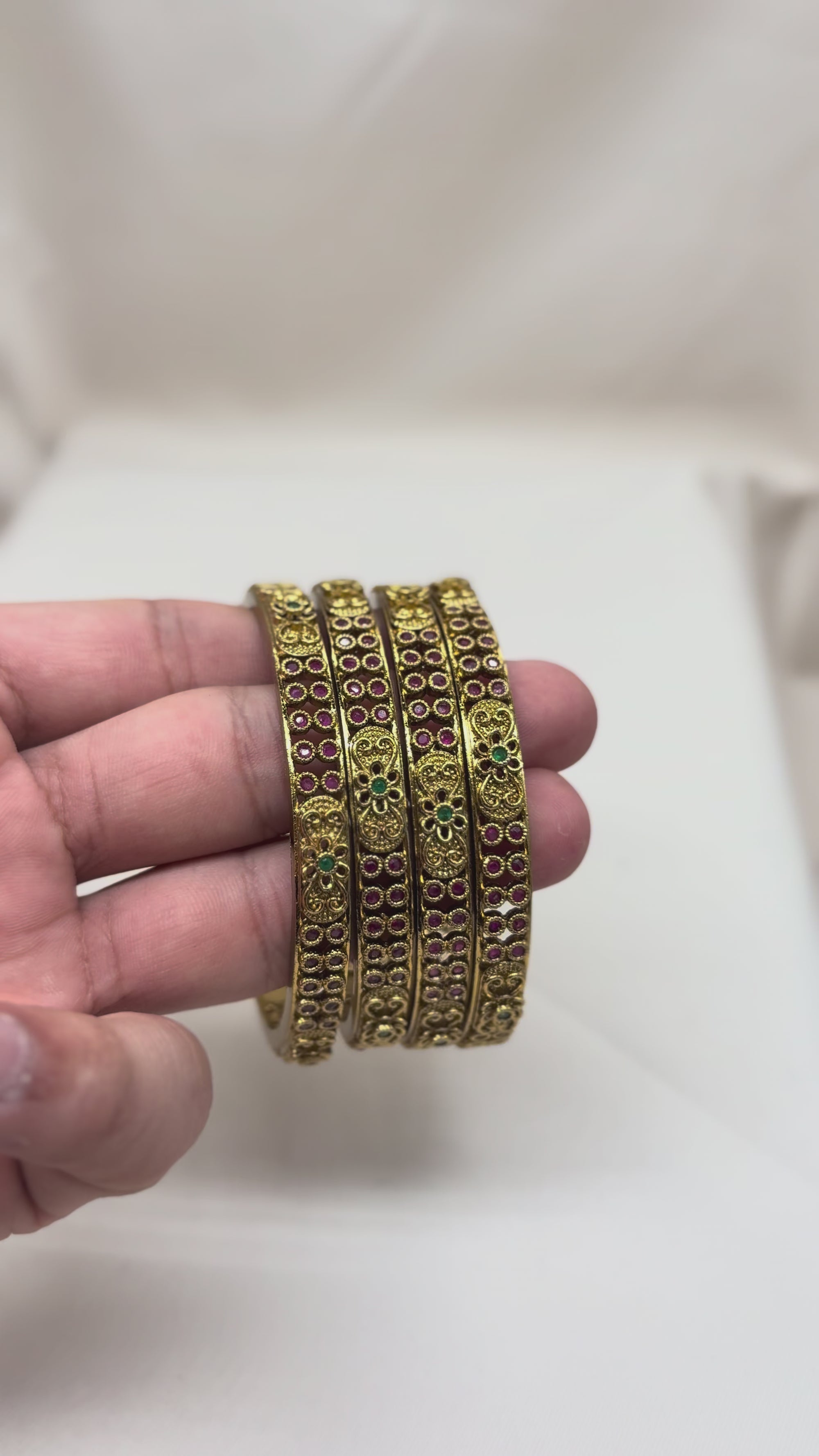 Matte finishing flower design Bangle